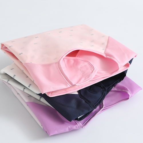 秋冬呵護(hù)，守護(hù)童趣 兒童防水罩衣與寶寶圍兜選購指南